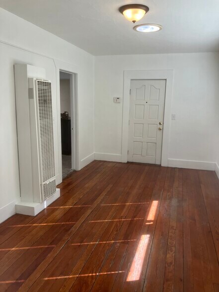 Building Photo - 728 2nd St