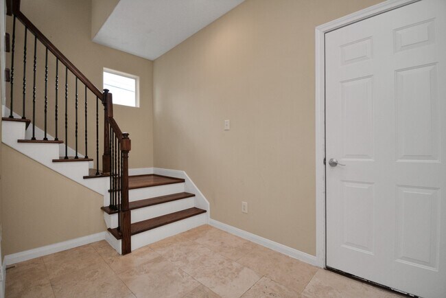 Building Photo - 1137 W 24th St