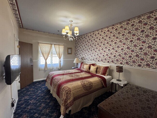 Building Photo - 300 Main St