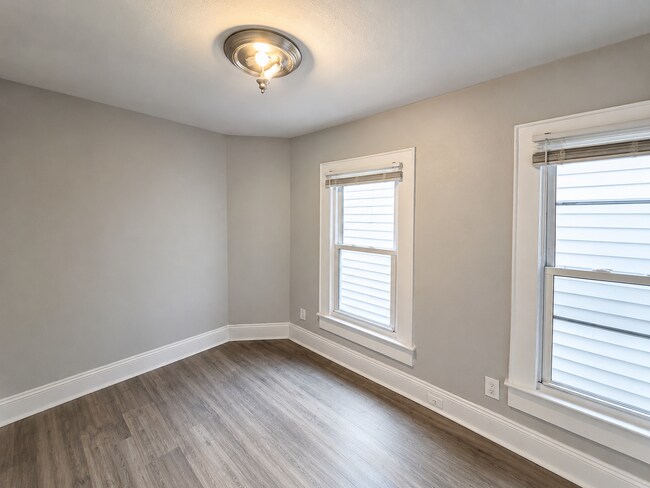 Building Photo - 1009 Jackson Ave