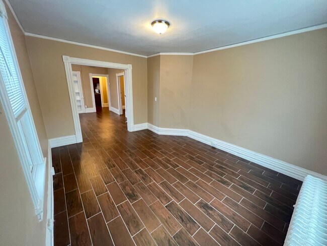 Building Photo - 419 N 1st Ave W