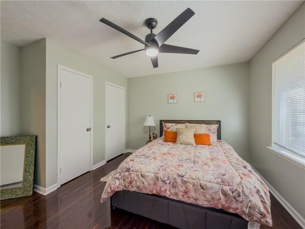 Building Photo - 580 Pineland Cir