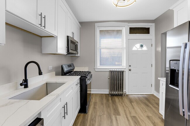 Building Photo - 6362 S Greenwood Ave