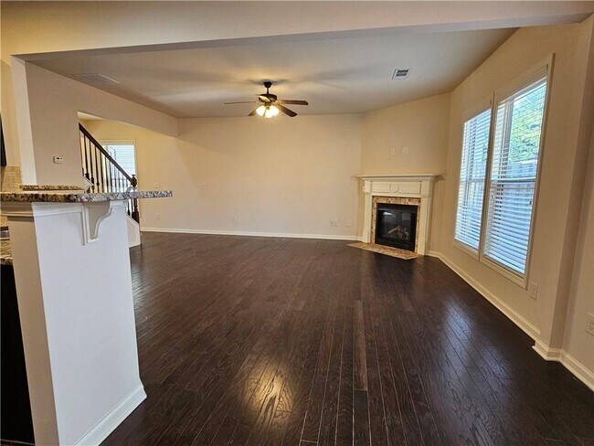 Building Photo - 6185 Crested Moss Dr