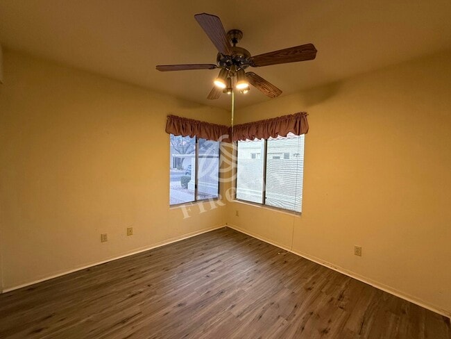 Building Photo - 1111 W Summit Pl