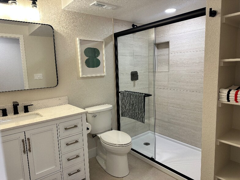 Building Photo - 10592 Pearlwood Cir