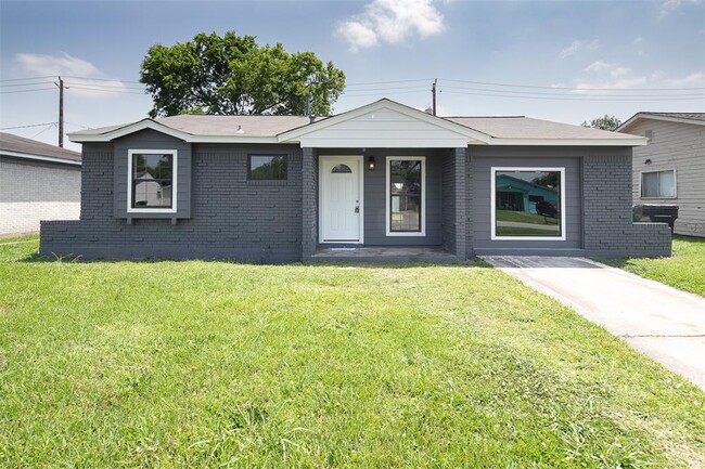 Primary Photo - 3309 Proswimmer St