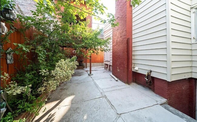 Building Photo - 207 JEWETT Ave