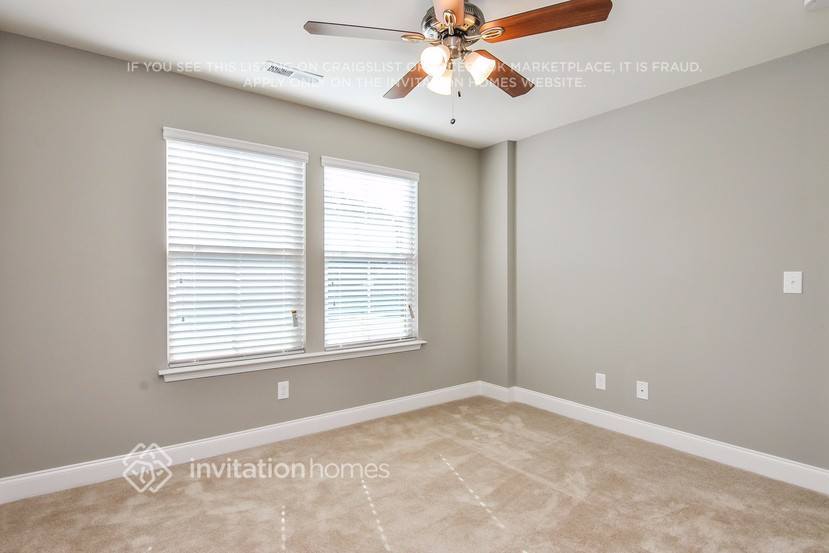 Building Photo - 42 Pearsall Farm Ln