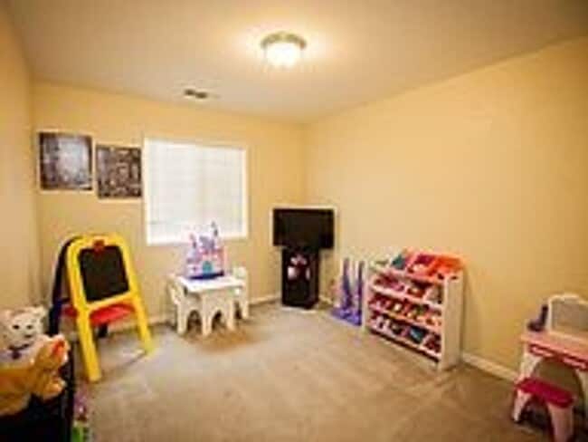 Building Photo - Beautiful Granville Managed 3 Bedroom 2 Ba...