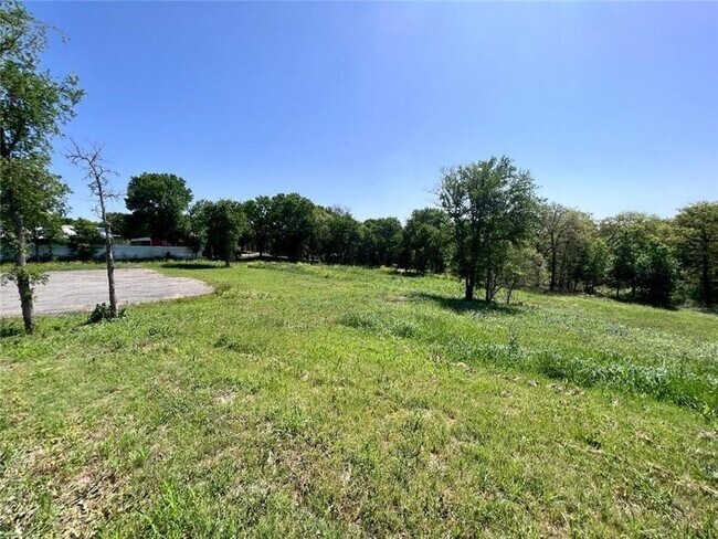 Building Photo - 8127 Burleson Manor Rd