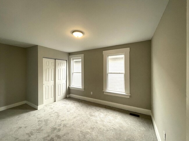 Building Photo - 85 Reeb Ave