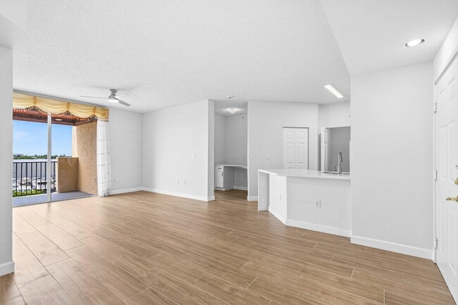 Building Photo - 1000 Scotia Dr