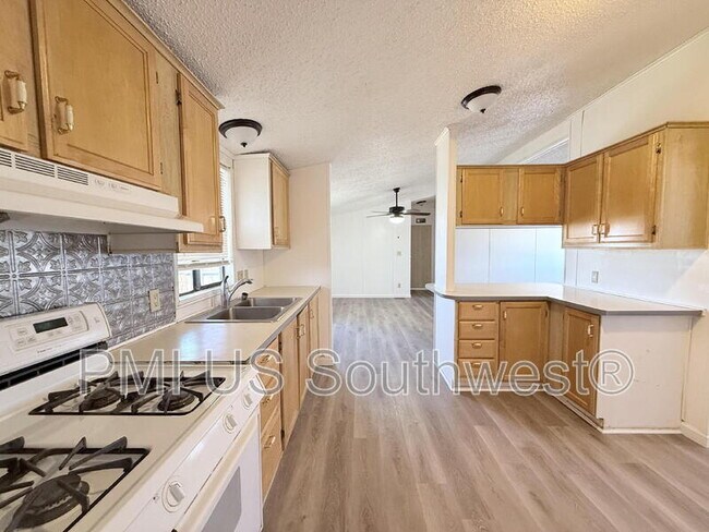 Building Photo - 4453 Calle del Media