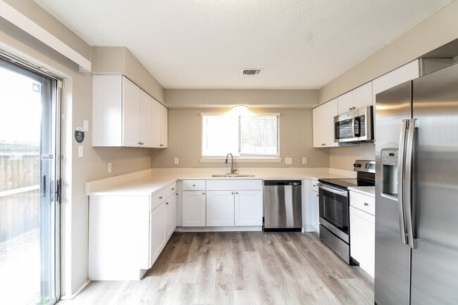 Building Photo - 1206 Cable Way