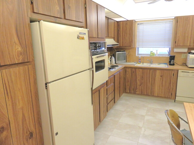 Building Photo - 5780 Fernley Dr W