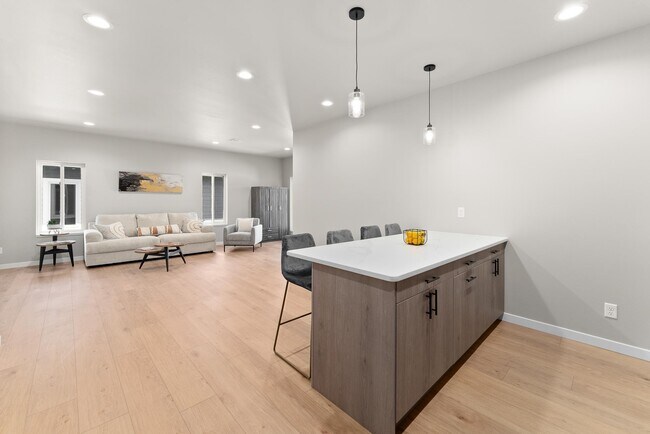 Building Photo - 517 Oxford Ave