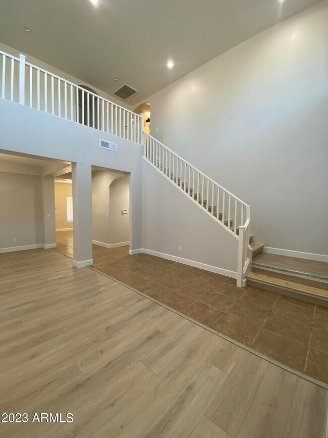 Building Photo - 4909 E Colonial Dr