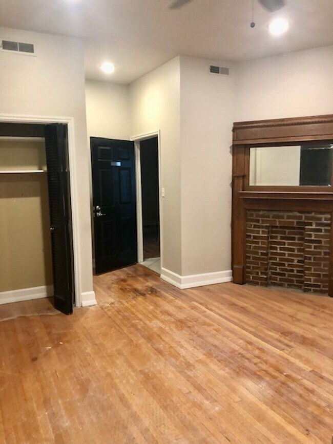 Building Photo - 810 Chestnut St