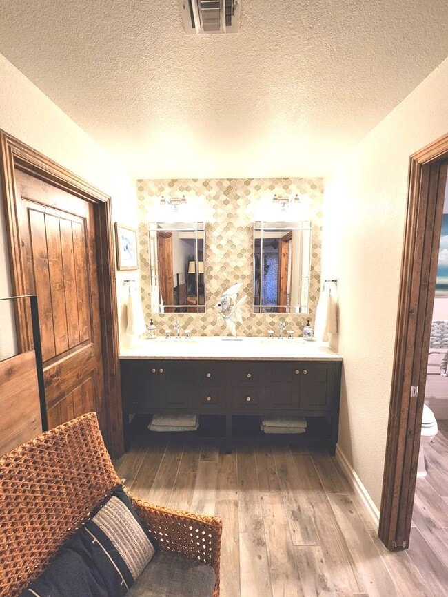 Building Photo - Amazing Fully Furnished Rental with Pool & Spa