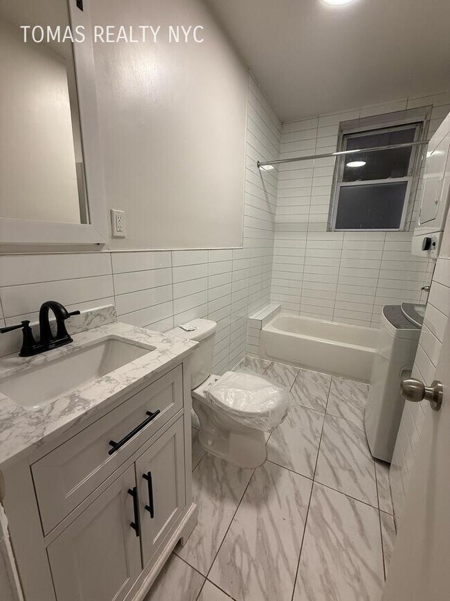 Building Photo - 1235 Union Ave