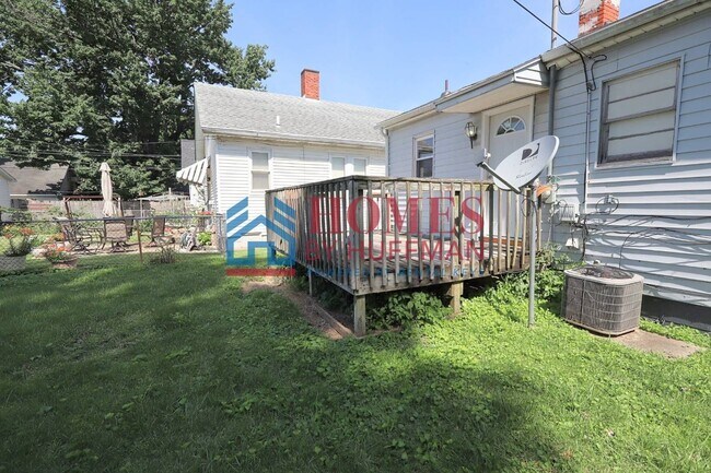 Building Photo - 1413 E Illinois St