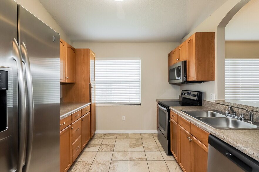 Building Photo - 1036 Lake Shore Ranch Dr
