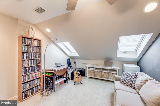 Building Photo - 519 Tobacco Quay