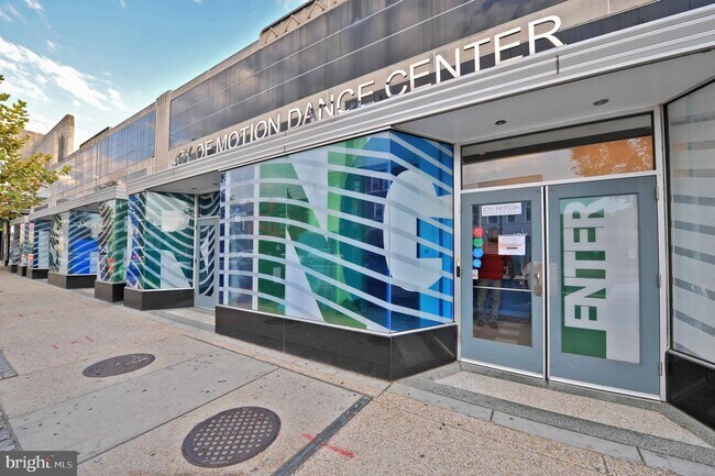 Building Photo - 919 12th St NE