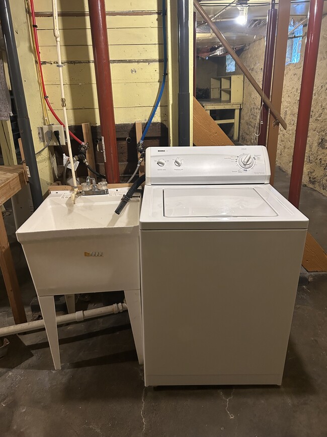 Building Photo - 435 Prospect Ct