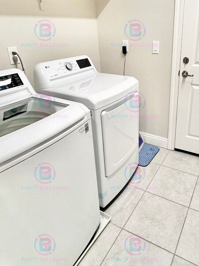 Building Photo - Welcome to your dream home, where modern elegance meets unparalleled convenience!