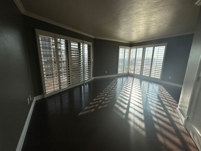 Building Photo - GORGEOUS FULLY FURNISHED in the heart of SLC!!!