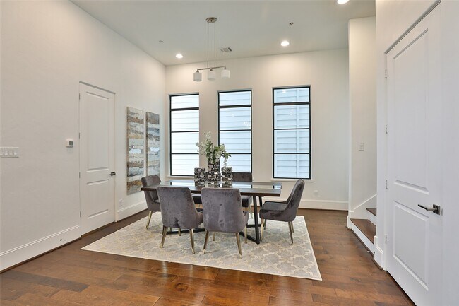 Building Photo - 4527 Graustark St