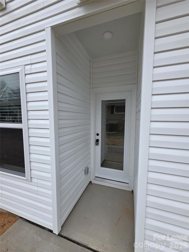 Building Photo - 418 S Shaver St