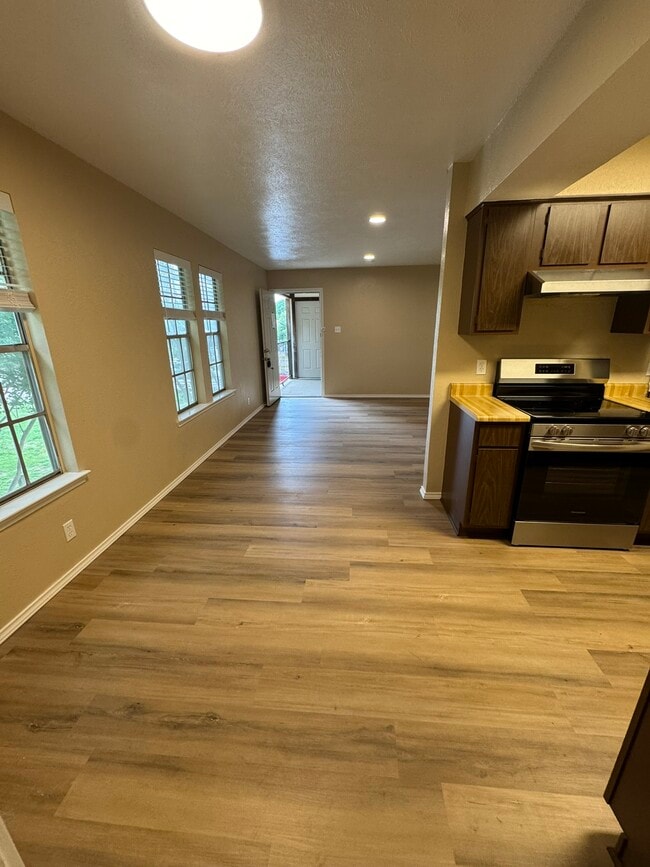 Building Photo - 225 E University Dr