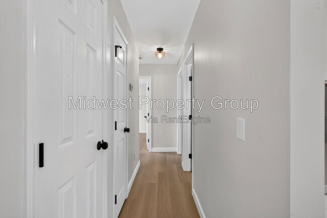 Building Photo - 13 S Perry Cir