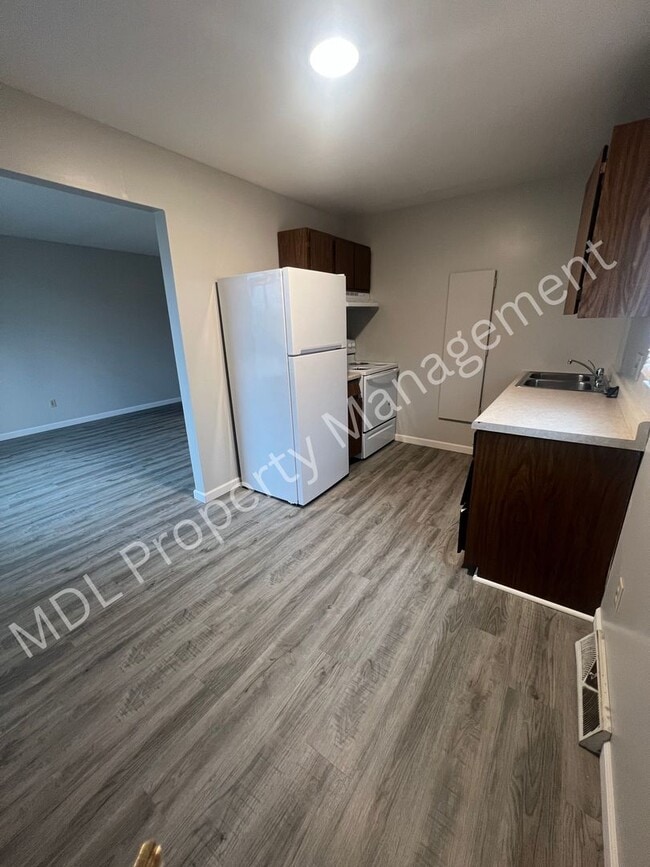 Building Photo - Thomas White Apartments*