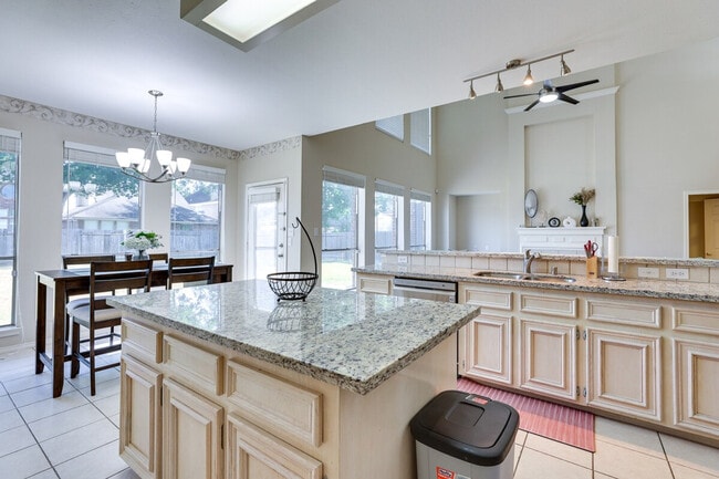 Building Photo - 5911 Indian Hills Ln