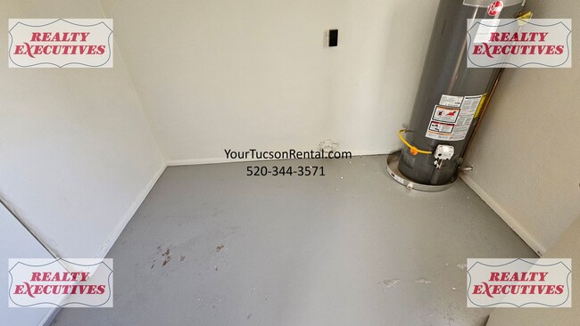 Building Photo - Silverlake Rd & Aviation Rd 3 Bedroom 1 ba...