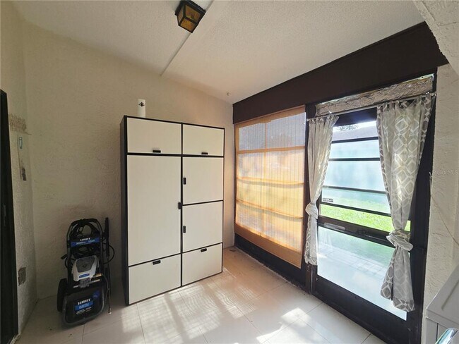 Building Photo - 6425 Drexel Dr