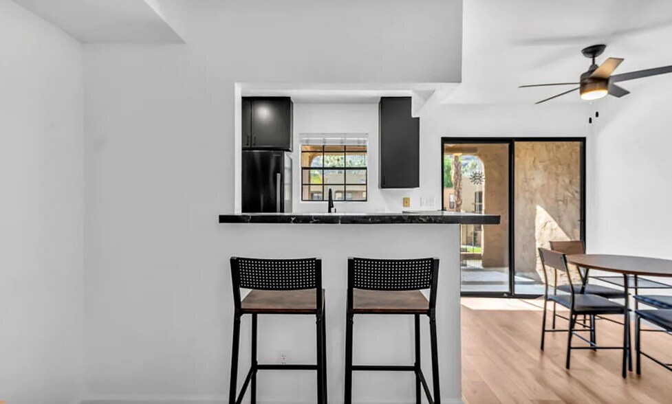 Building Photo - 5300 E Waverly Dr