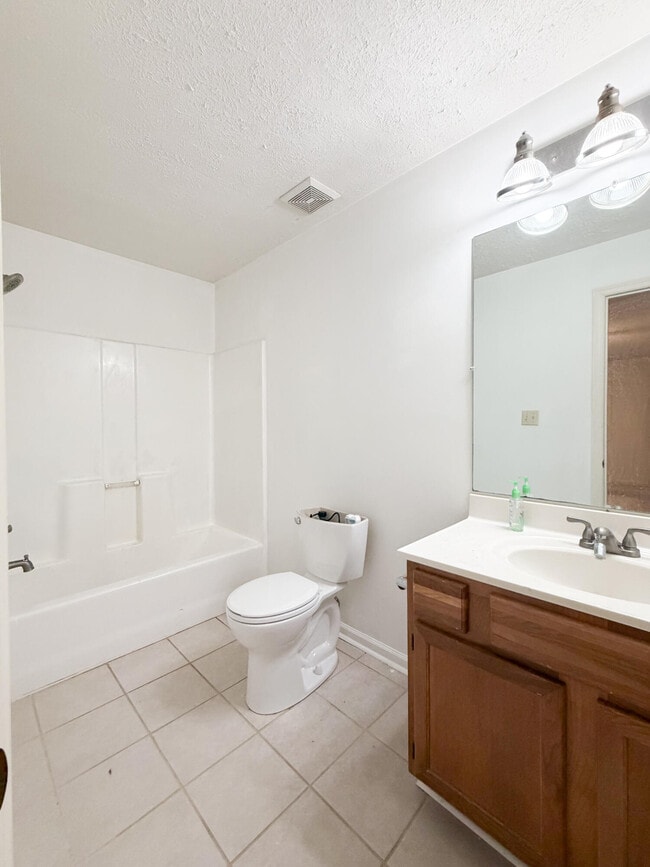 Building Photo - 352 Chase Pl