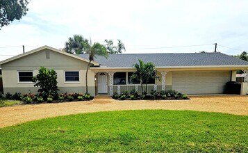 Building Photo - 3 Bedroom 2 Bath in Riveria Bay of St. Pete