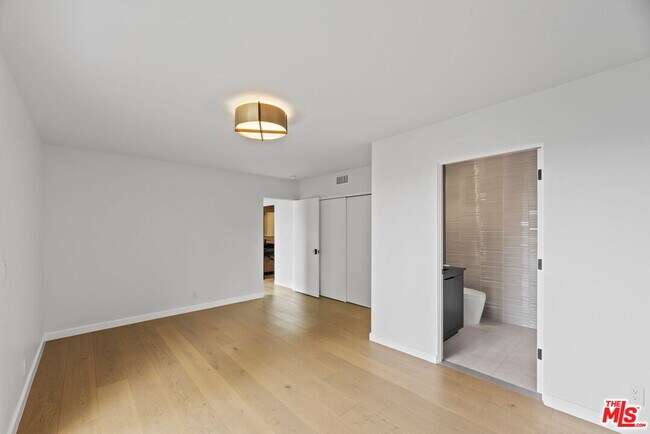Building Photo - 105 Sequoia Dr