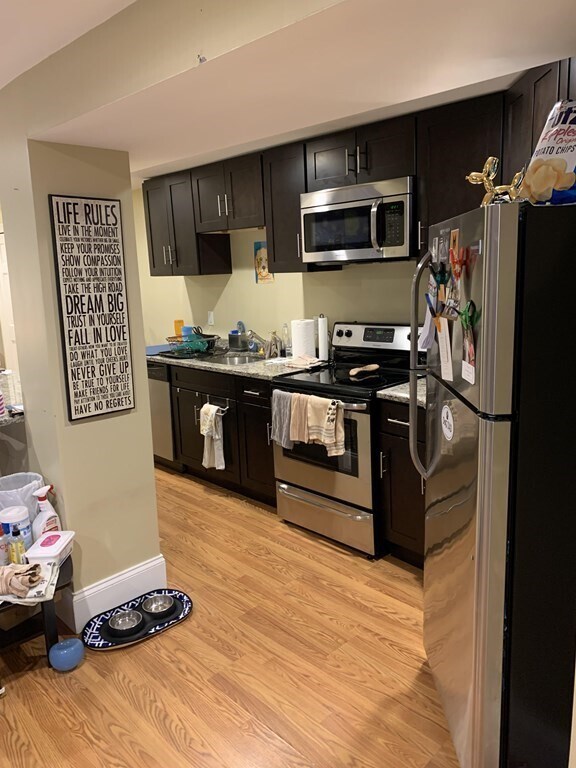 Building Photo - 404 Centre St