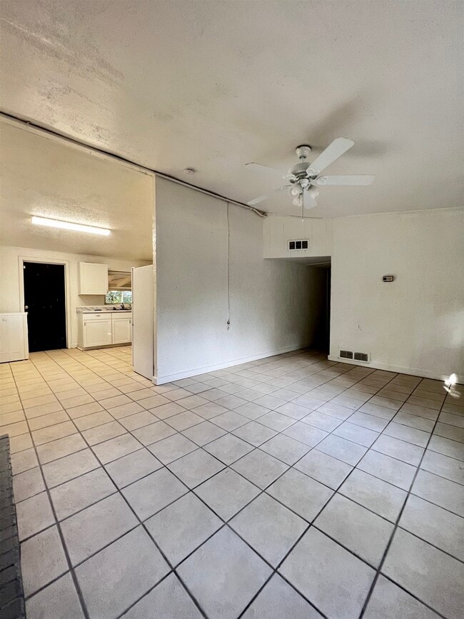 Building Photo - 1516 Majestic Ave