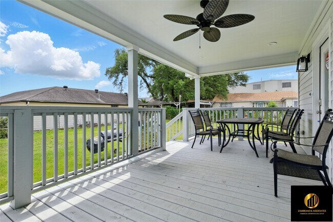 Building Photo - 522 Caplin St