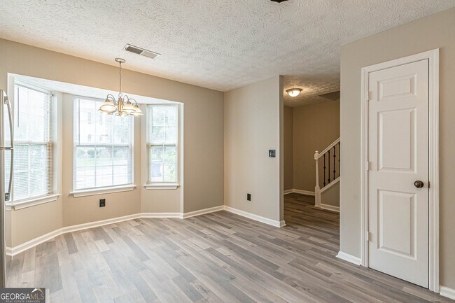 Building Photo - 5895 Hampton Ct