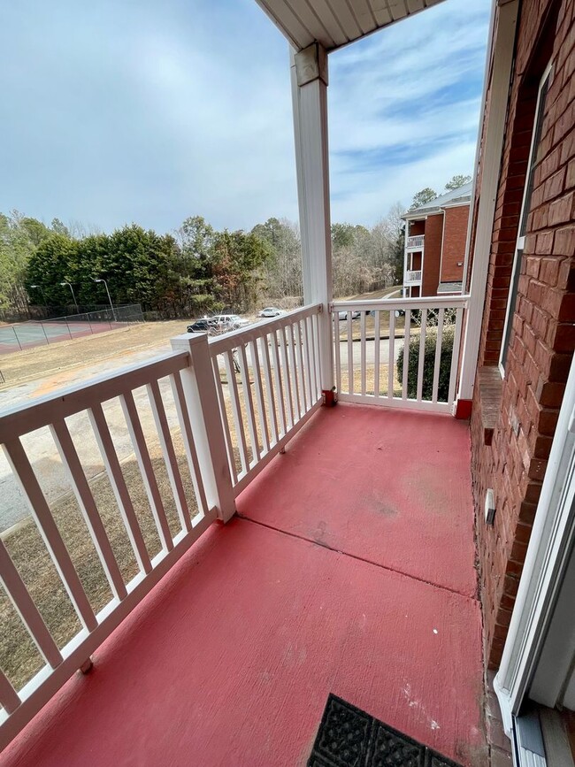 Building Photo - Newly Renovated 3 Bedroom Condo at a GREAT Price!