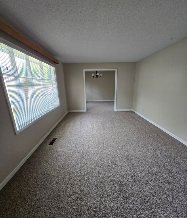 Building Photo - Beautiful 3-Bedroom Home with Bonus Room i...